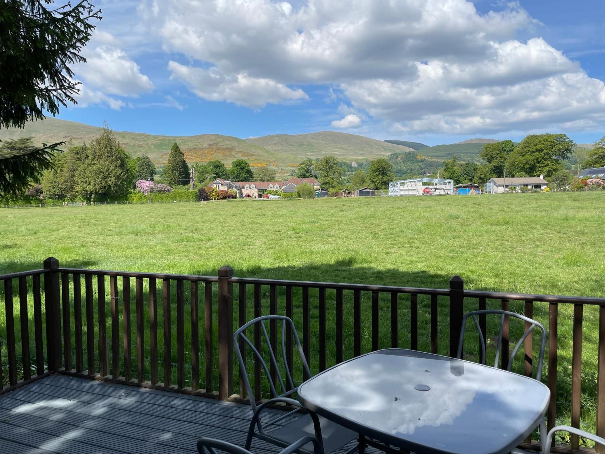 Thistle Lodge Доллар Экстерьер фото